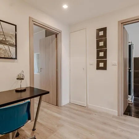 Guesthost - Modern Balcony Flat Mm Nizza Subway